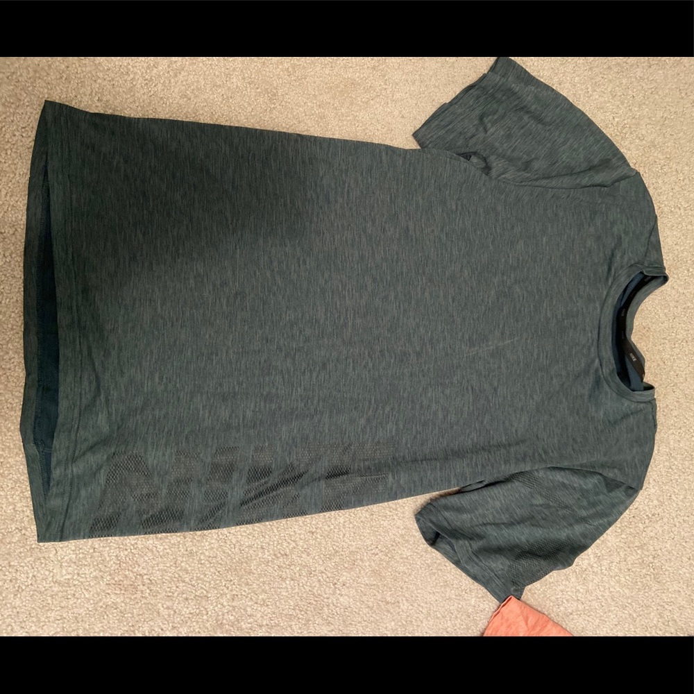 Men’s Nike shirt